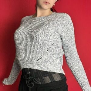 Knit grey crop sweater 🖤🤍​​​​​​​​​​​​​​​​​​​​​​